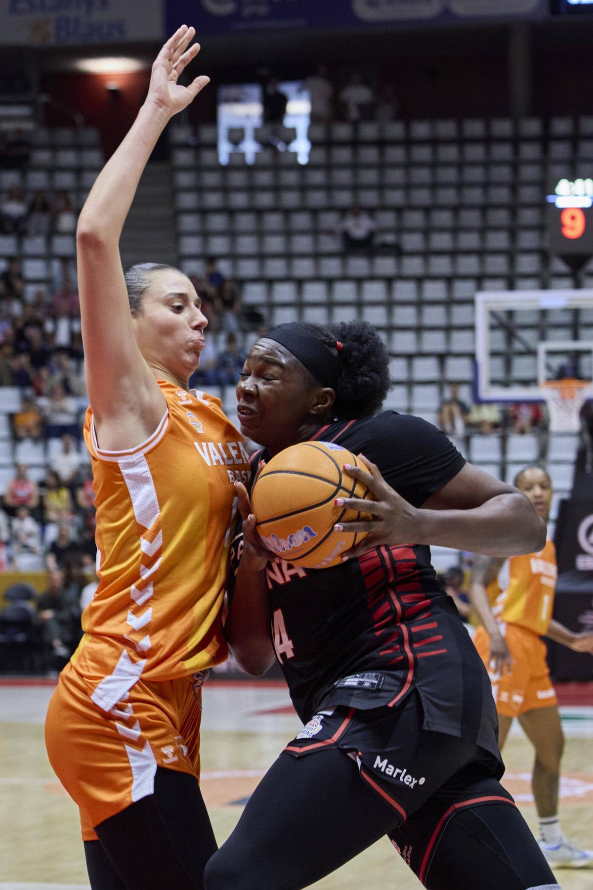 Les imatges del partit de tornada de la semifinal del play-off entre l'Spar Girona i el València