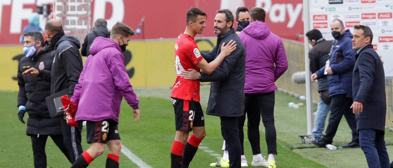 El Mallorca perdona al Espanyol y pierde