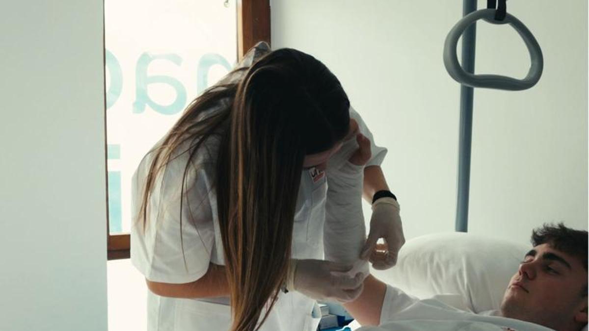 Prácticas de auxiliar de enfermería en Unendo.