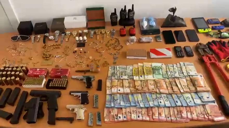 Desmantelada una red criminal vinculada a más de 50 robos con fuerza en viviendas de Lugo y A Coruña