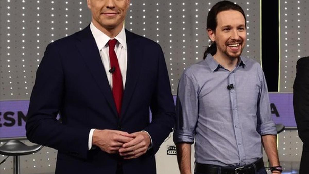 El secretario general del PSOE, Pedro Sánchez, junto al líder de Podemos, Pablo iglesias.