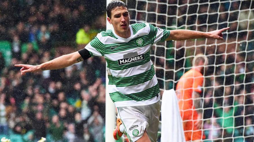 Stefan Scepovic, delantero del Celtic de Glasgow, en el Celtic Park.