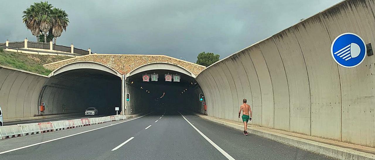 De paseo por el túnel |  D.I.