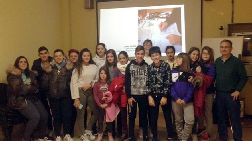 Los jóvenes aprenden a ‘dibujar’ la historia de su pueblo