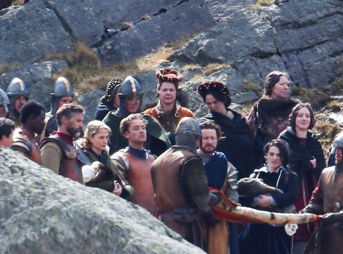 Jude Law y Poppy Delevingne ruedan las primeras escenas de 'Knights of the roundtable: King Arthur'