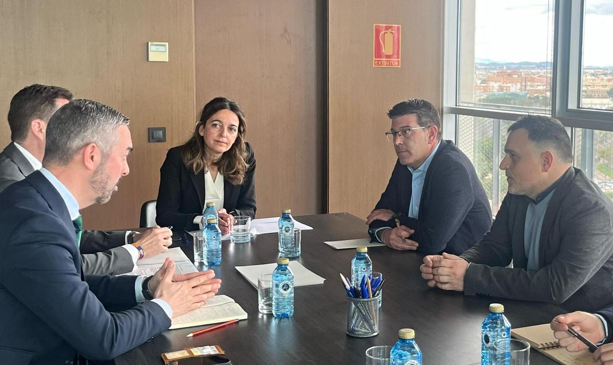 Imagen de archivo de una reunión entre portavoces de la Conselleria de Justicia y el Ayuntamiento de Ontinyent celebrada en marzo.