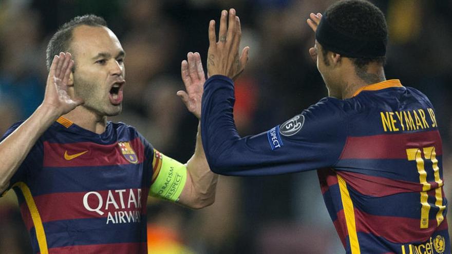 Iniesta i Neymar celebrant un dels gols del partit d&#039;ahir