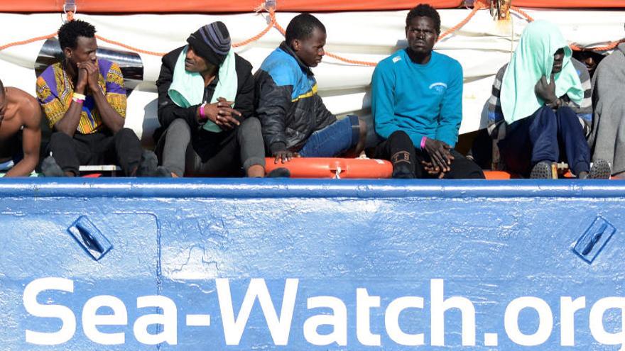 Inmigrantes en el Sea Watch.