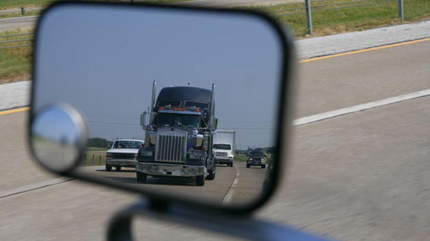 Los sindicatos del transporte de mercancías amenazan con movilizaciones en la Región