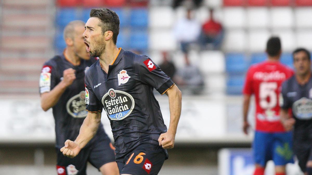 Luisinho celebra un tanto contra el Numancia en 2014.