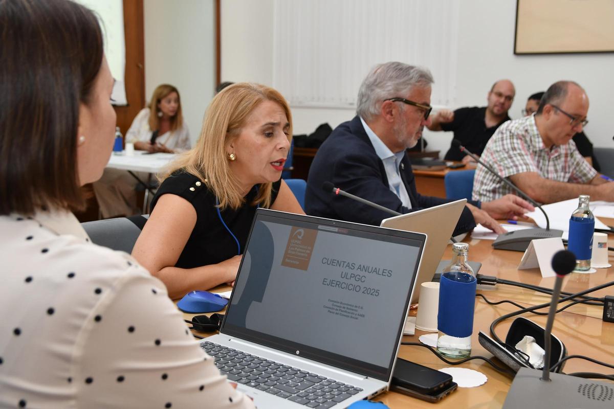 Instante durante la reunión del Consejo de Gobierno de la ULPGC.