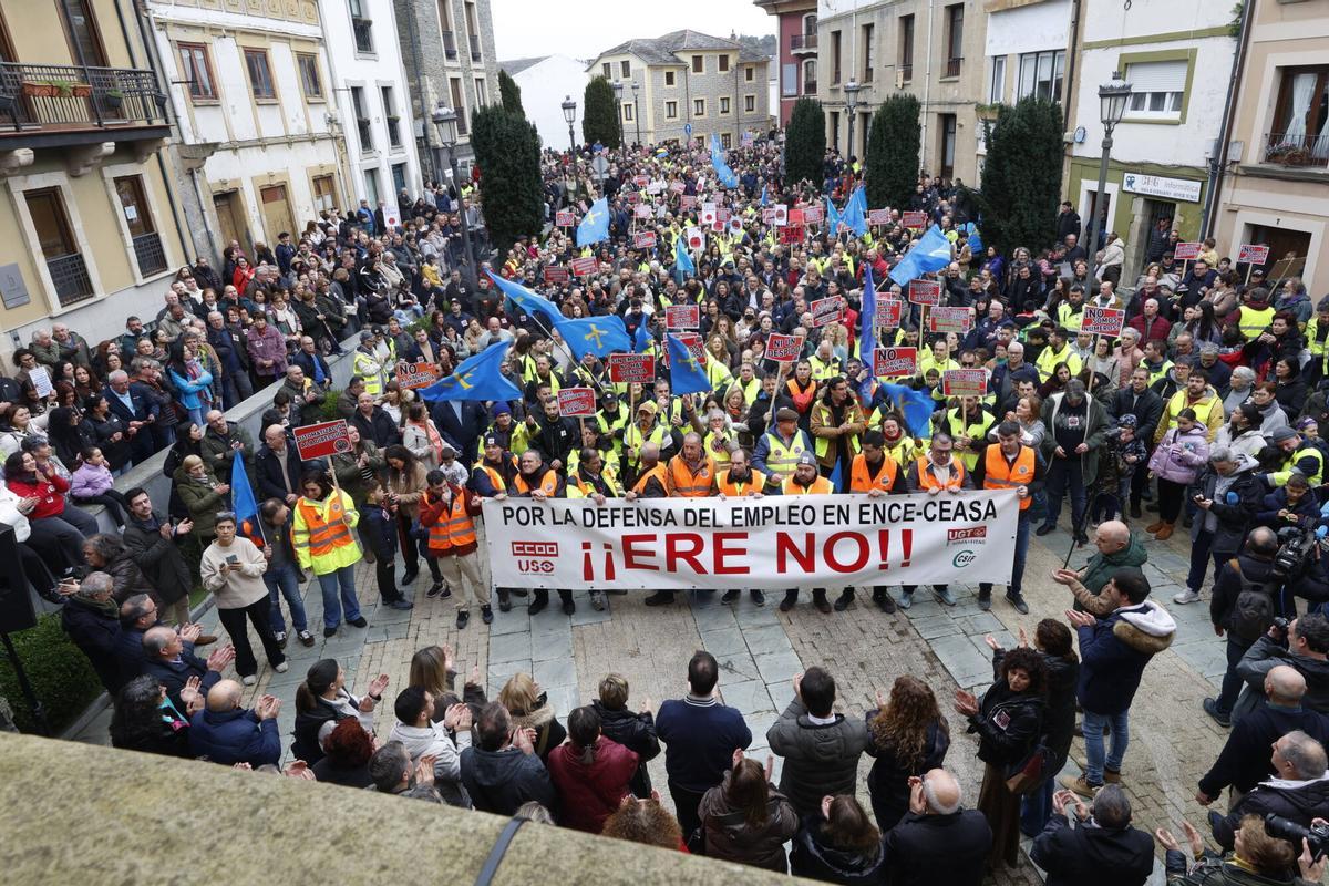 EN IMÁGENES: Así fue la manifestación que llenó las calles de Navia en ...