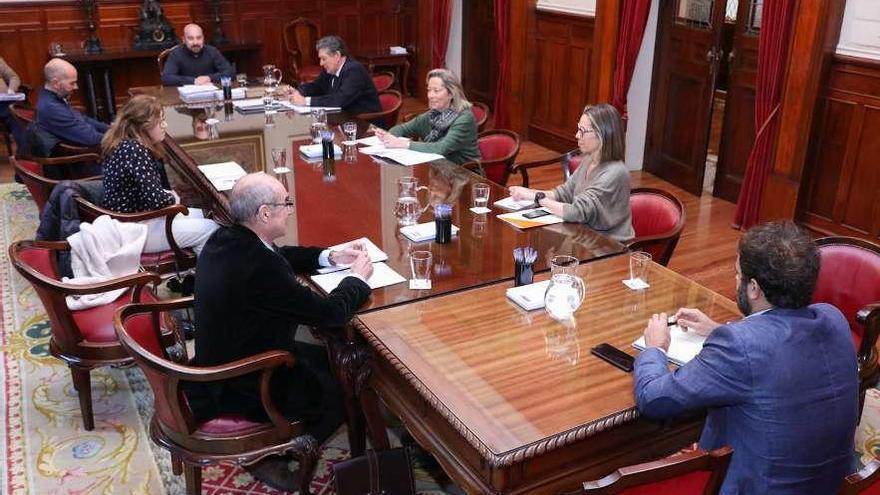 Reunión de la Comisión de Facenda, ayer en el Palacio de María Pita.