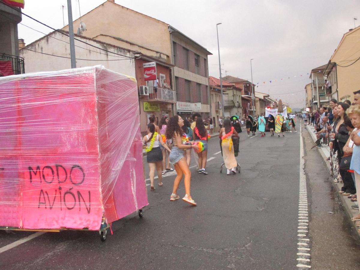GALERÍA | Camarzana de Tera se despide de sus fiestas con el Desfile de Carrozas GALERÍA | Camarzana de Tera se despide de sus fiestas con el Desfile de Carrozas