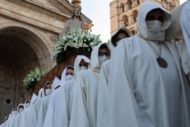 GALERÍA | Las mejores imágenes de la procesión de Luz y Vida