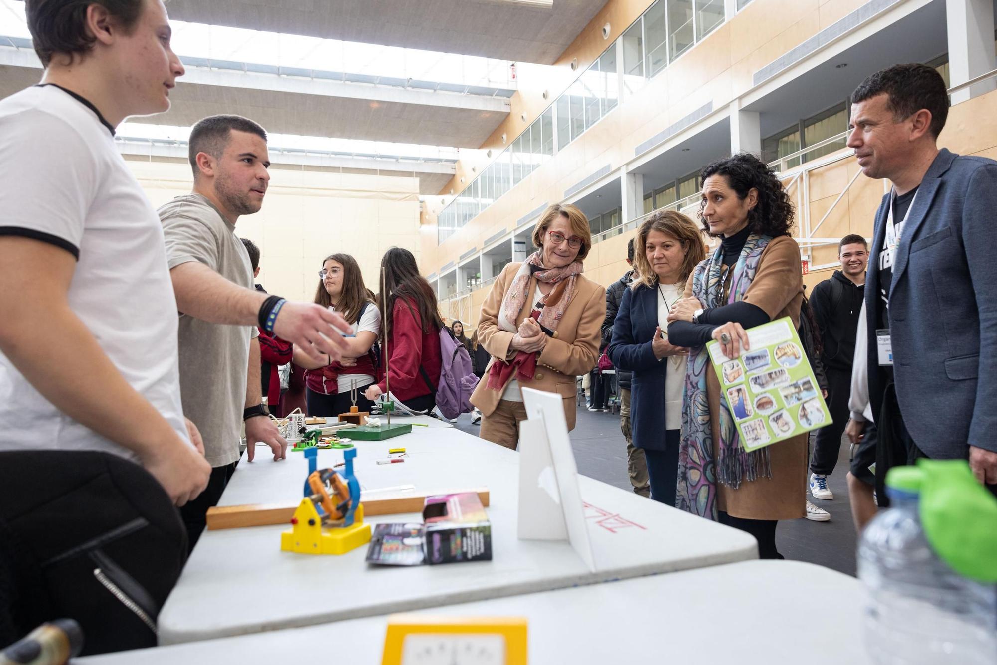 El décimo aniversario de Firujiciència congrega a más de tres mil personas en el campus