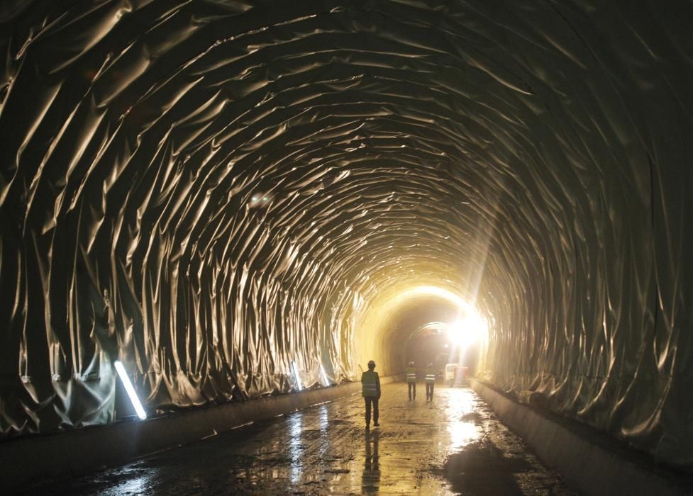 Visita a las entrañas del AVE en Galicia