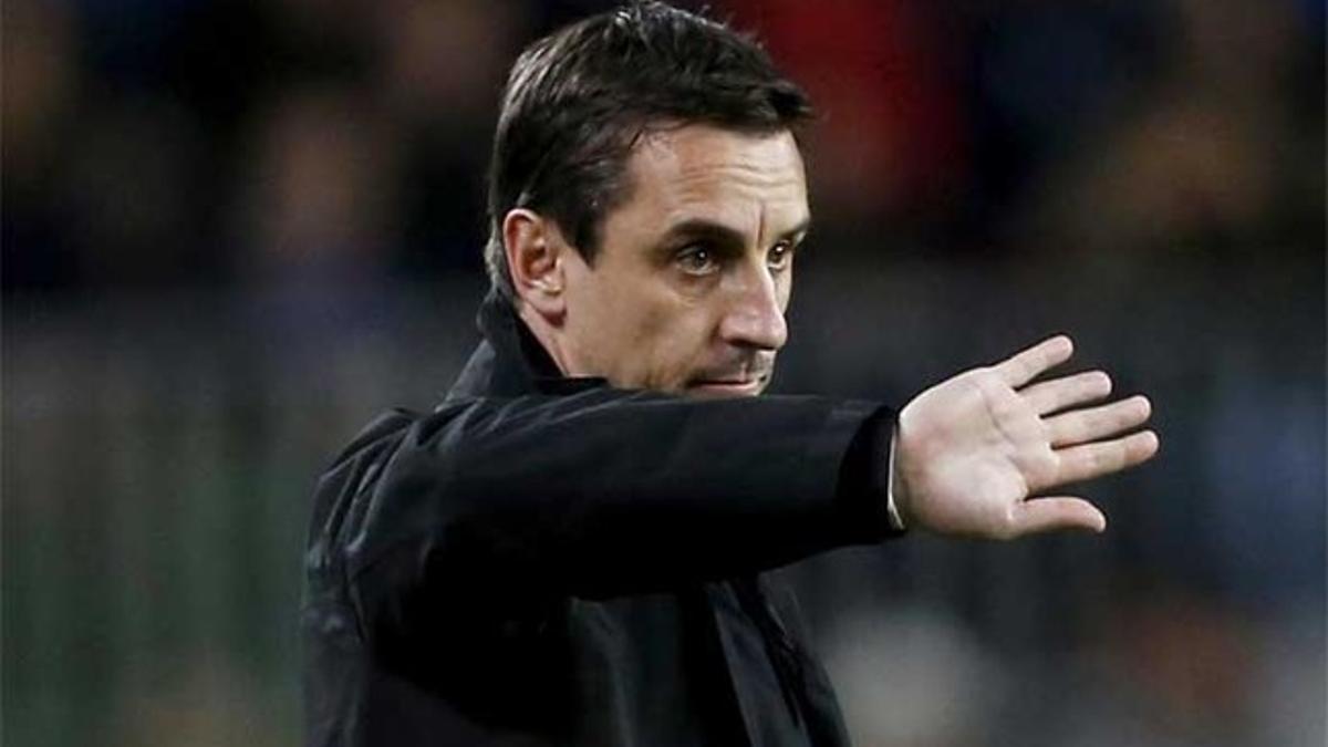 Gary Neville, entrenador del Valencia, fue criticado por Hernan Crespo