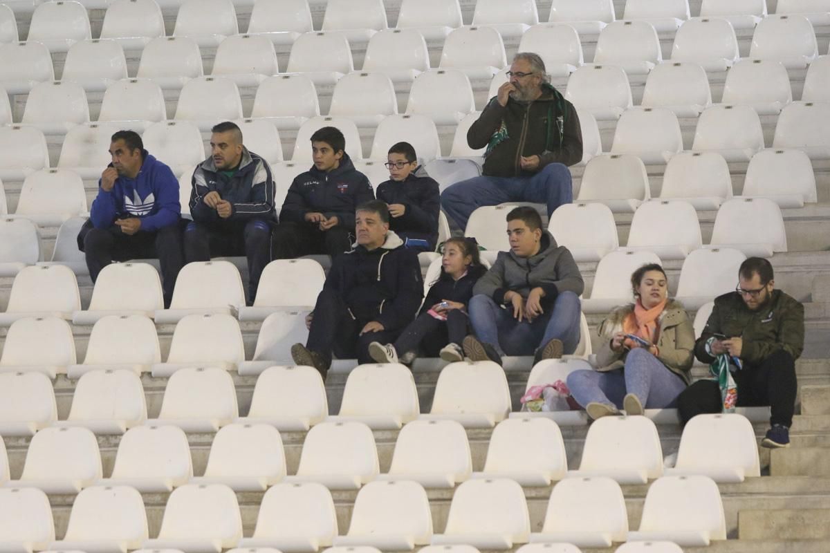 FOTOGALERÍA // El ambiente de la grada en el Córdoba-Osasuna