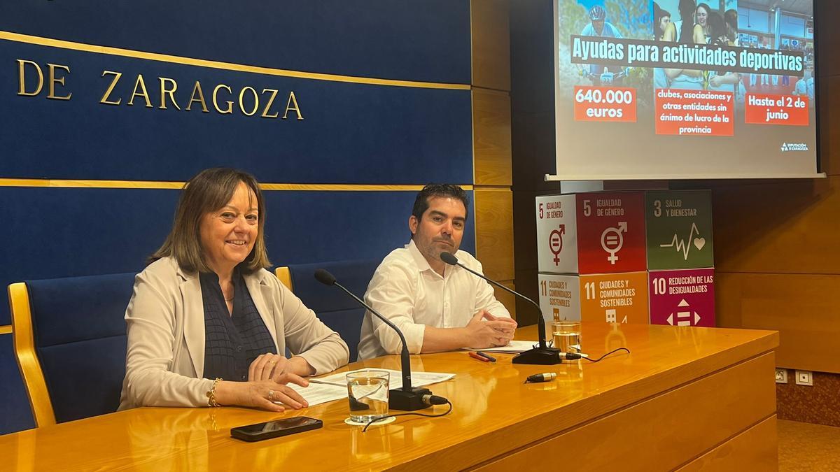Charo Lázaro y Alejandro Lagunas, durante el acto de presentación
