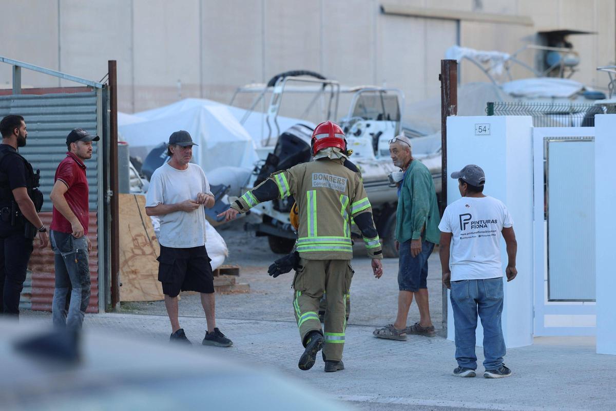 Galería: alarma por un incendio en la Fundació Deixalles de Ibiza Galería: alarma por un incendio en la Fundació Deixalles de Ibiza