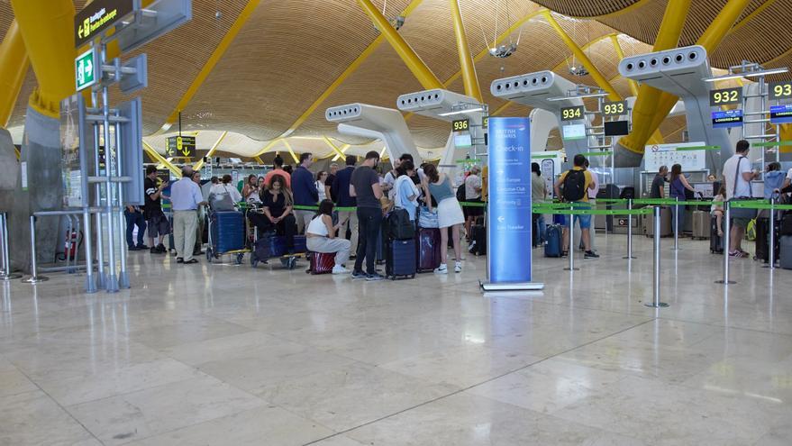 España prorroga limitar viajes no esenciales desde terceros países hasta acabar la Operación Paso del Estrecho