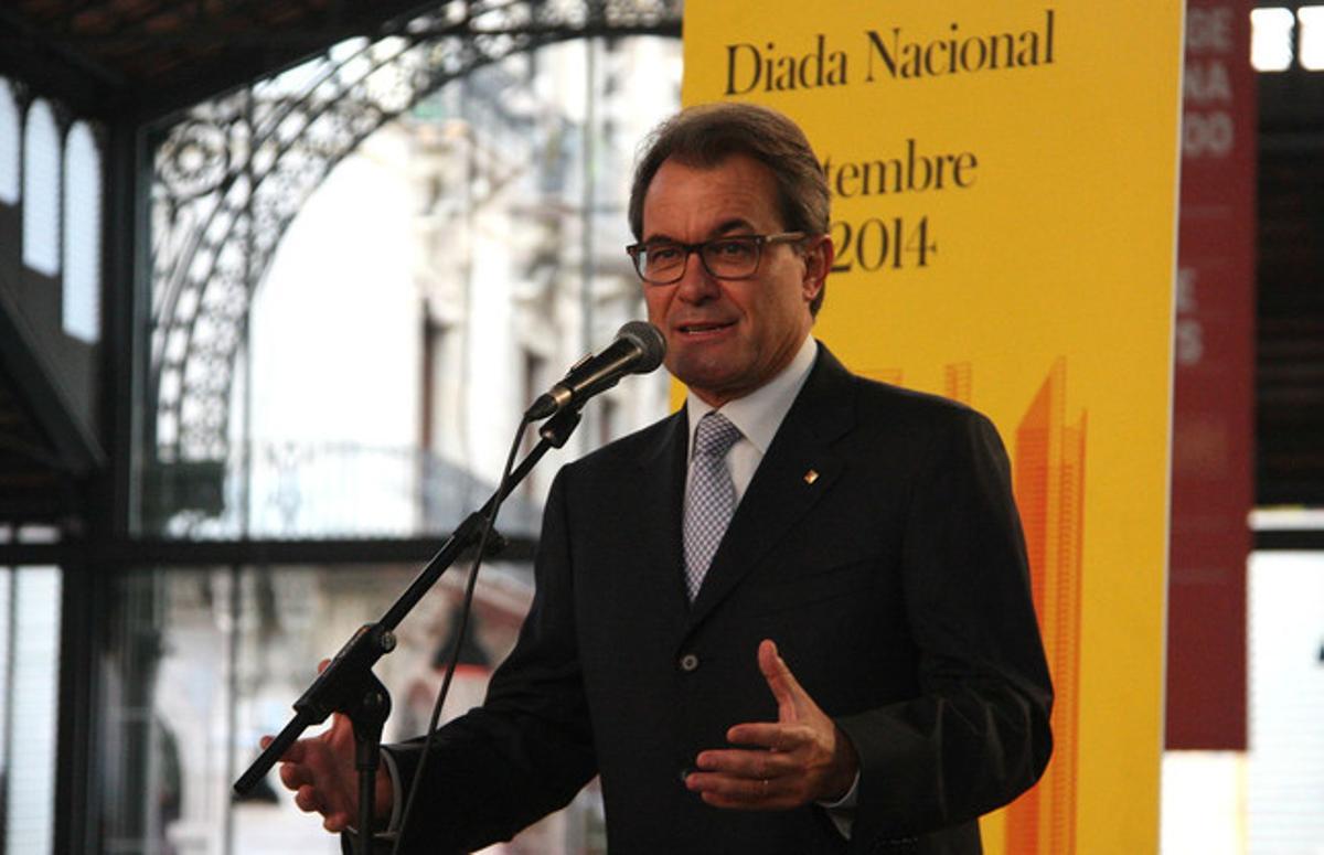 Artur Mas, tras el concierto de 300 violonchelistas en el Born Centre Cultural.