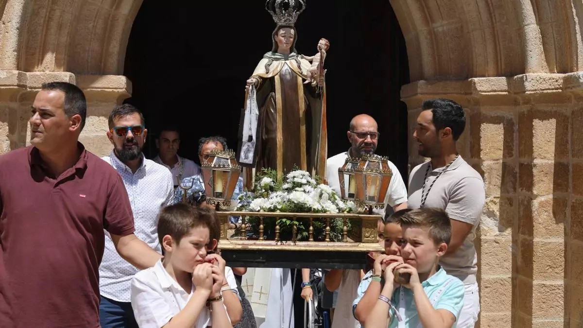 Creando escuela de cargadores de pasos en Zamora