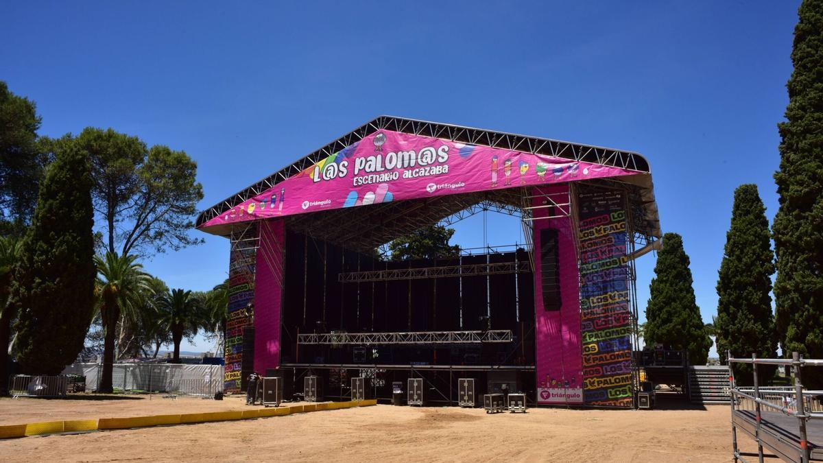 Escenario de la Alcazaba para la fiesta de Los Palomos.