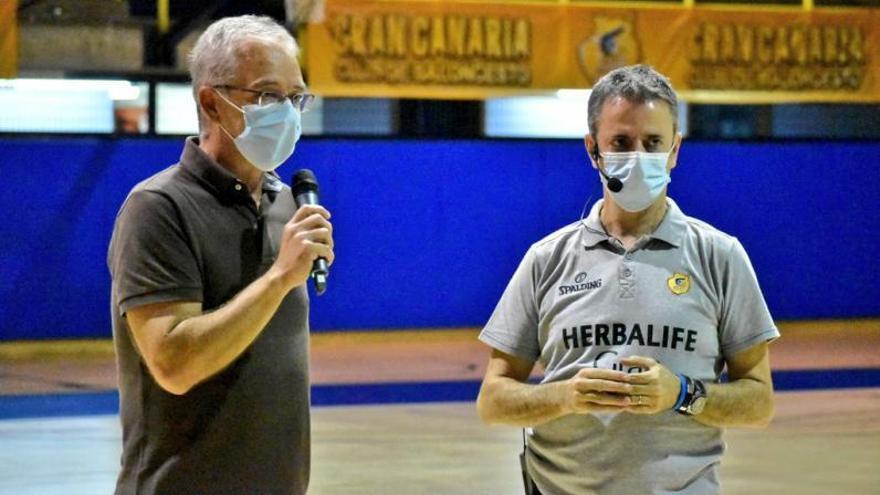 Porfi Fisac, técnico del Granca, ayer en el VIII Clinic de entrenadores de la Isla.