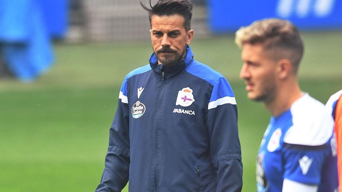 Rubén de la Barrera, junto a Borja Galán, durante el entrenamiento de ayer en Riazor. |  // CARLOS PARDELLAS