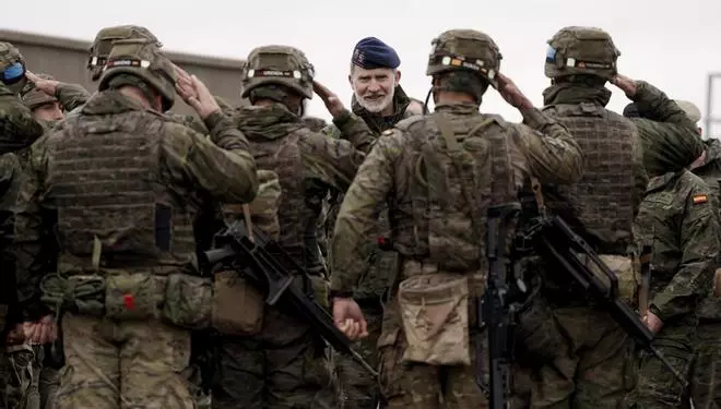 Felipe VI visita a la unidad de formación de ucranianos para el combate en la Academia de Infantería de Toledo