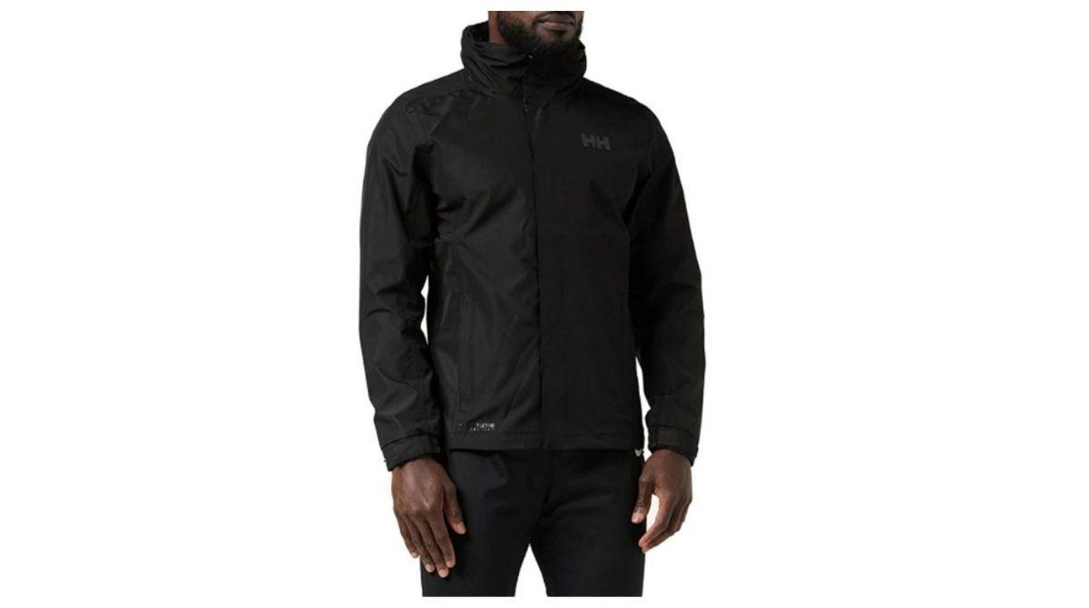 Una chaqueta HELLY TECH para hombre, versátil y favorecedora