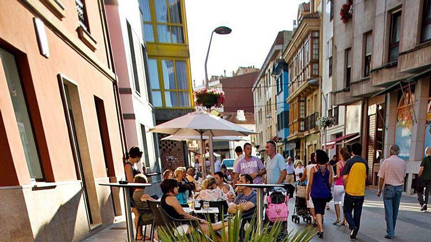 Zona peatonal de la calle Ortega y Gasset de Luanco.