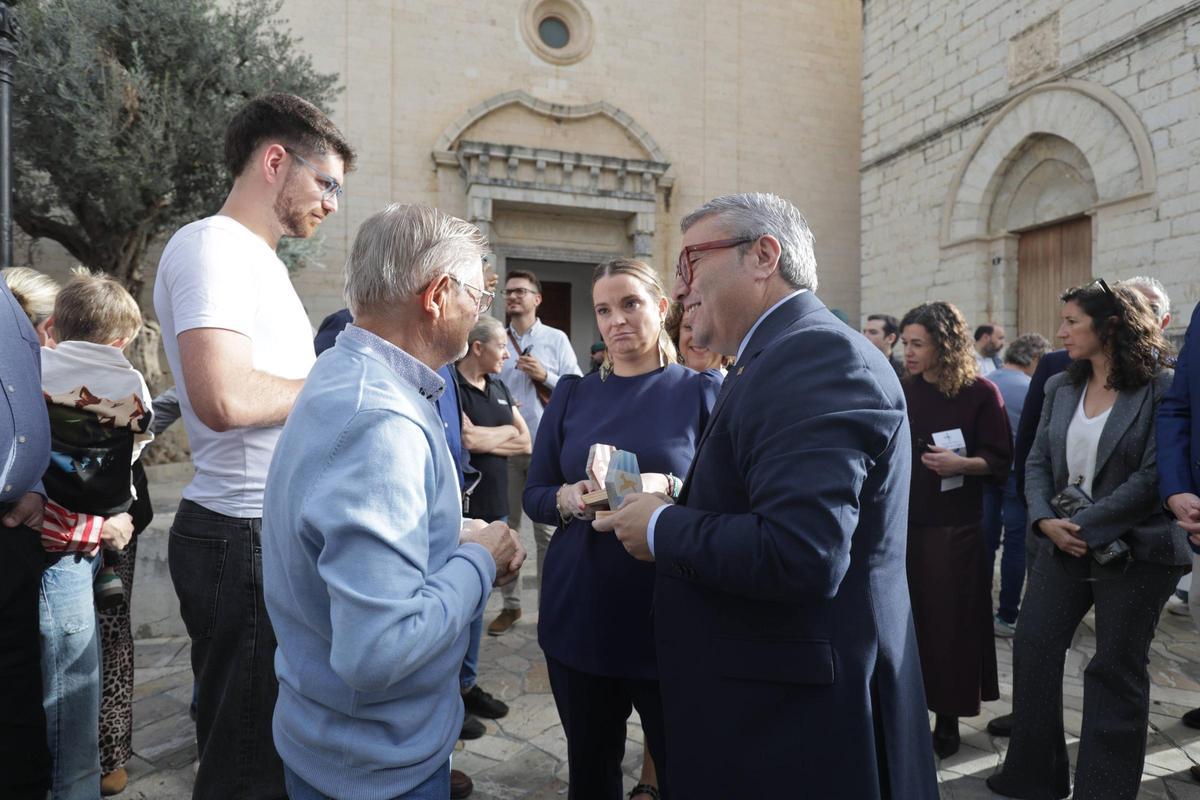 El alcalde Virgilio Moreno con Rafel Beltrán.