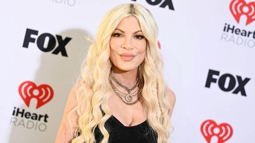 Tori Spelling, actriz de 'Sensación de vivir' y 'Salvados por la campana', sufre un accidente de tráfico con cuatro de sus cinco hijos