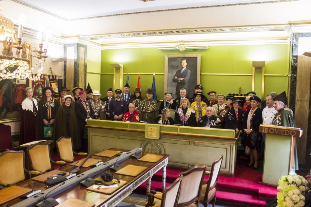 Acto de las cofradías en el Ayuntamiento de Oviedo