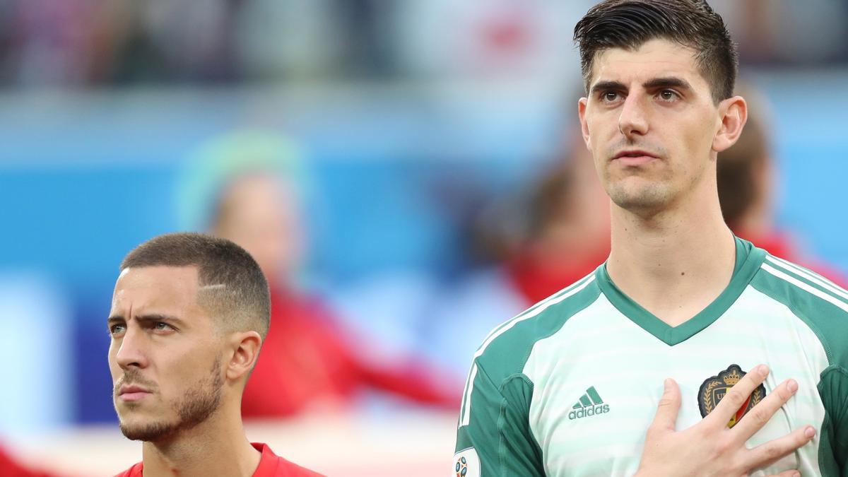 Hazard y Courtois, antes de un partido con Bélgica.