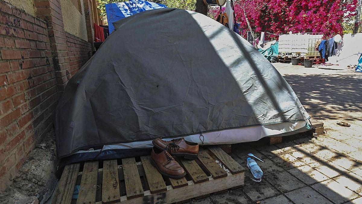 Detalle de una de las tiendas, ubicada en el callejón peatonal. | FRANCISCO CALABUIG