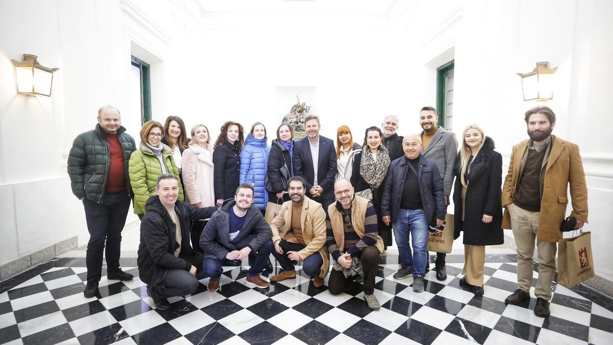 Recibimiento del ayuntamiento cacereño al IES García Téllez y a sus socios europeos Erasmus.