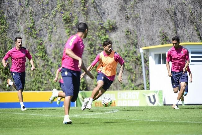 Entrenamiento de la UD Las Palmas en Barranco ...