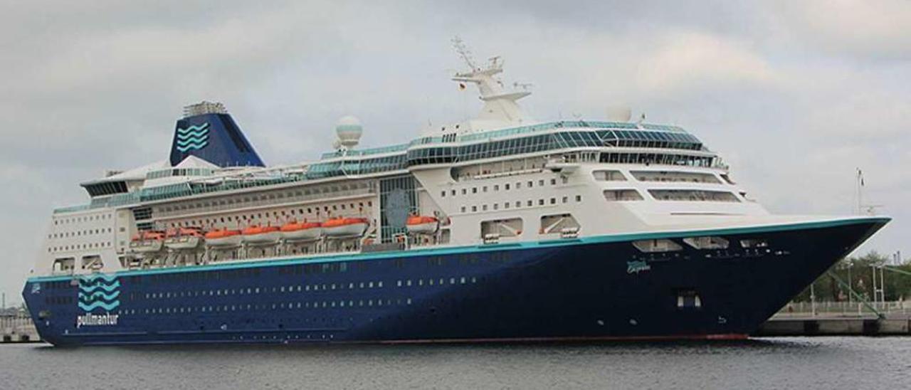 El &quot;Empress&quot;, el buque de Pullmantur que cubrirá la travesía Vigo-Malmö el próximo año. // FdeV