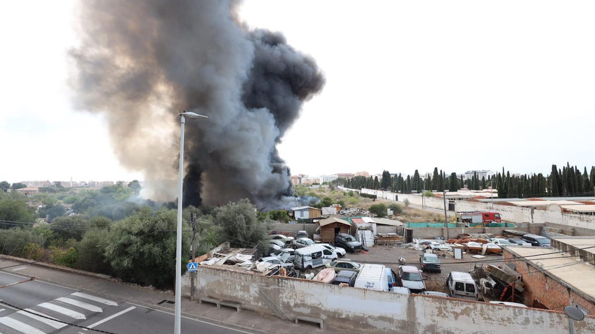 Vídeo: Incendio junto a las chabolas de la cuadra Borriolenc