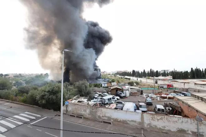 Vídeo: Incendio junto a las chabolas de la cuadra Borriolenc
