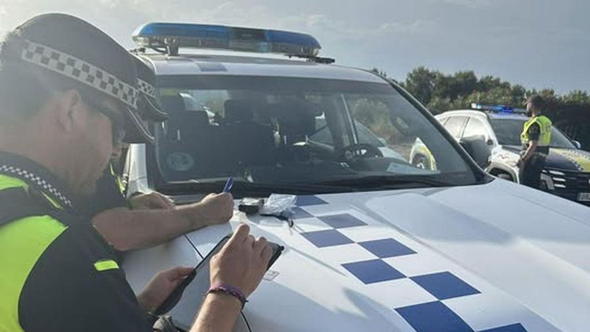 Imagen de la actuación de la Policía Local y Guardia Civil en Orpesa.