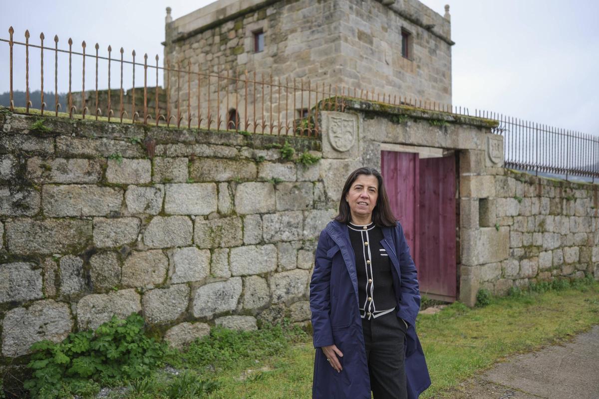 Eva Méndez, en el acceso principal a la Torre do Olivar.