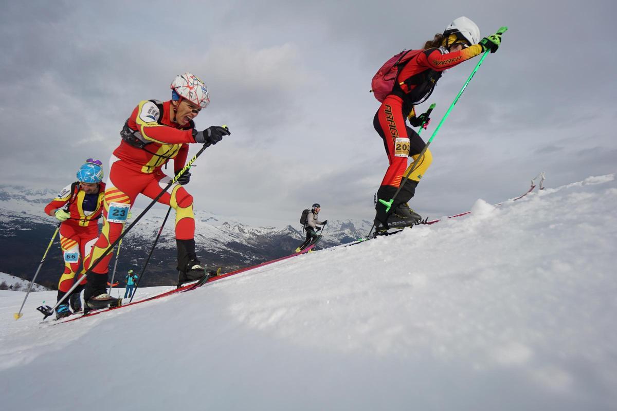 Los competidores de la Travesía de Panticosa, este domingo.