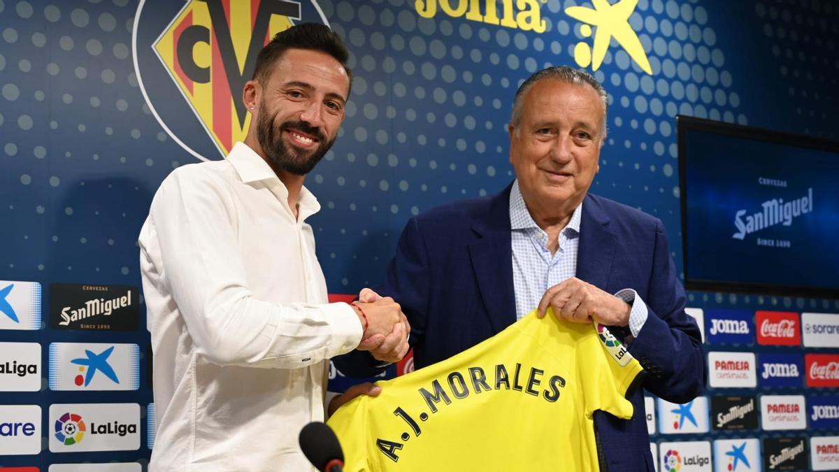 Morales, en su presentación como nuevo jugador del Villarreal.