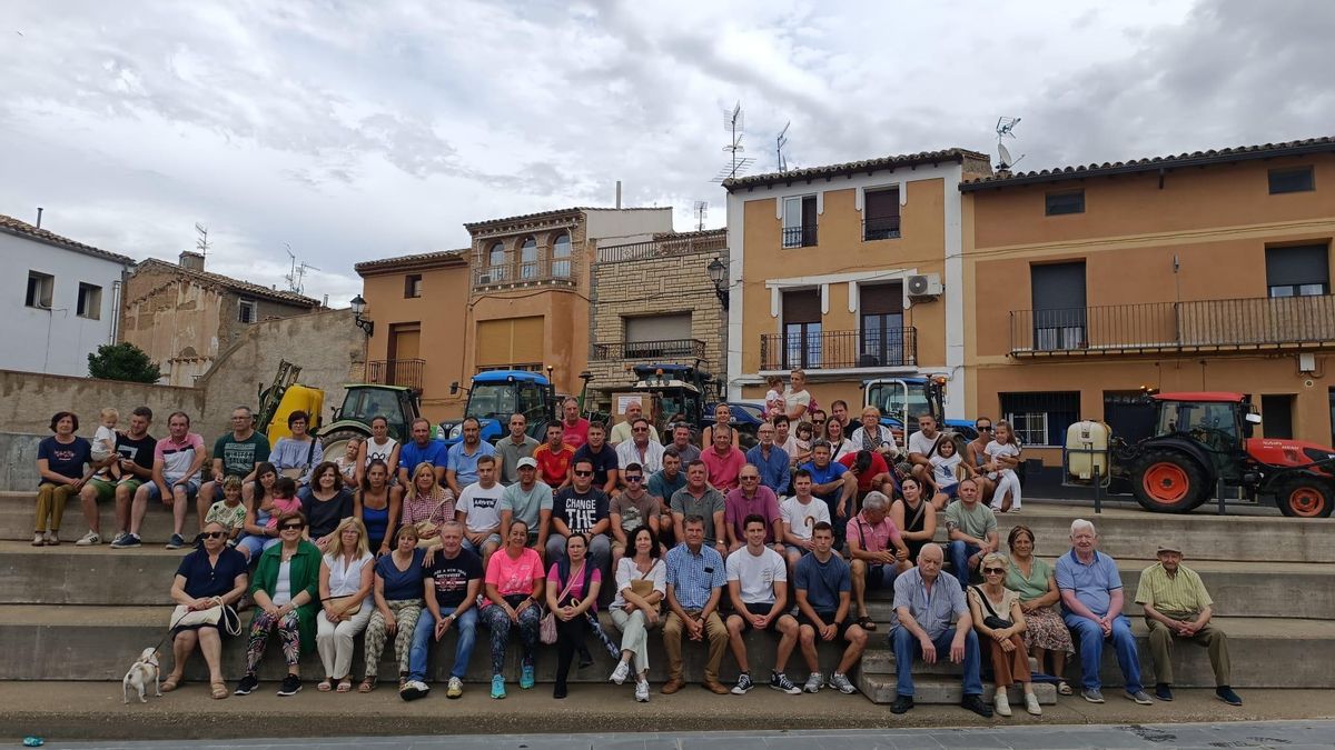 Concentración en Calatorao en homenaje al joven agricultor fallecido en Belchite.