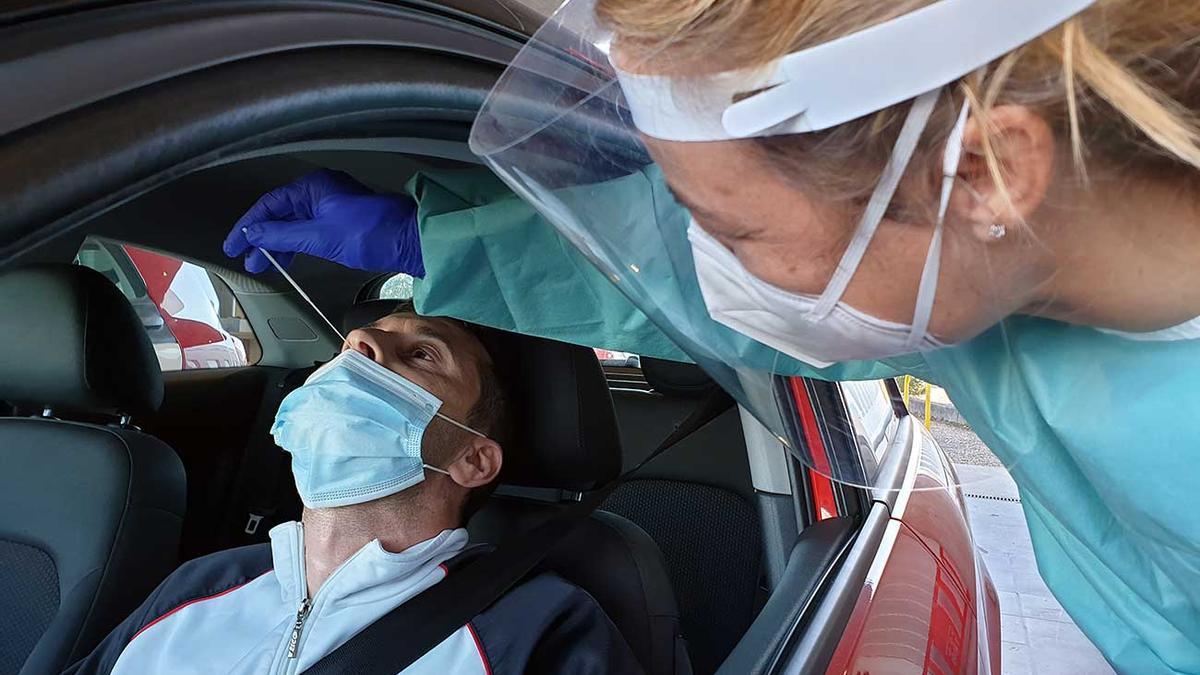 Pruebas en el Covid-Auto del hospital Meixoeiro.